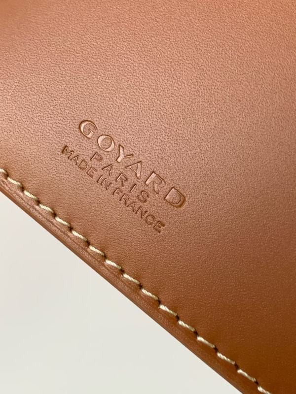 G09ard saint-roch long wallet