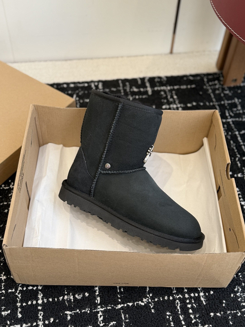 ugg x Ch*0me He**ts boots