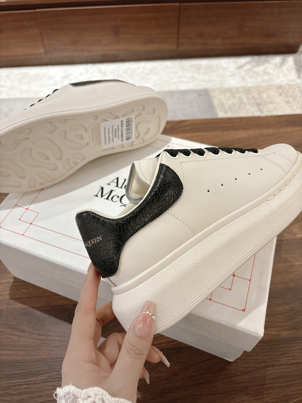 ALEXANDER MCQUEEN SNEAKER