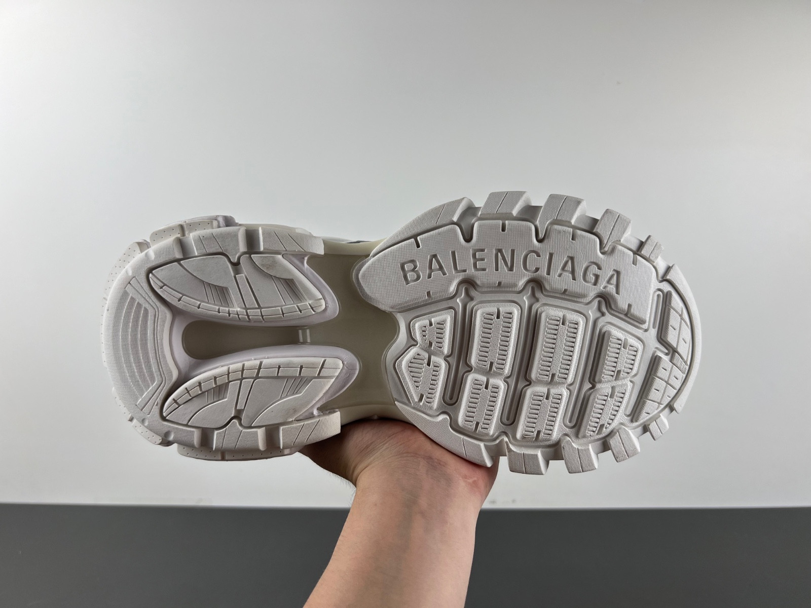 BALENCIAGA TRACK 542436 WTRHW 1090