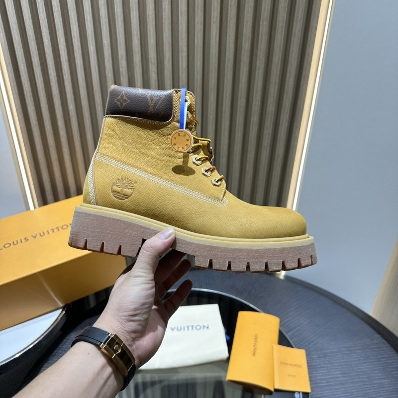 LOU1_TON SNEAKERS(The one with LV letters on the shoe is on the back)