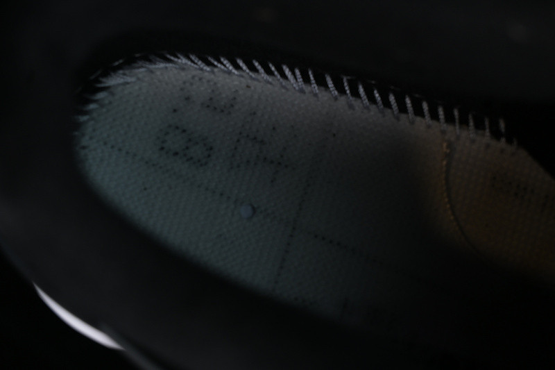 Air Jordan 4 “White Thunder” FQ8138-001