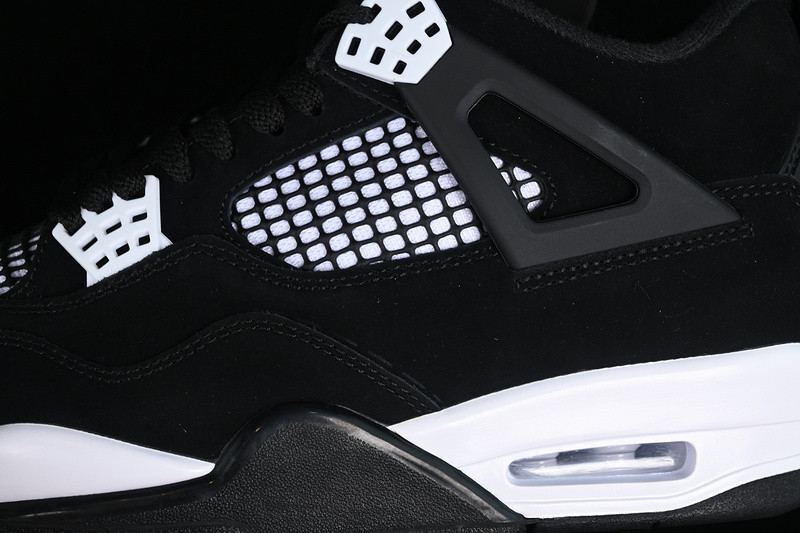 Air Jordan 4 “White Thunder” FQ8138-001