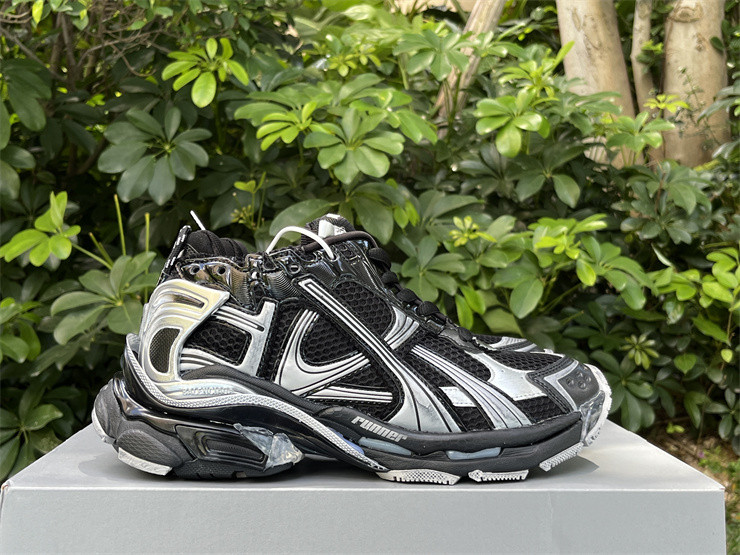 Balenciaga Runner 772767-W3RMU-1100