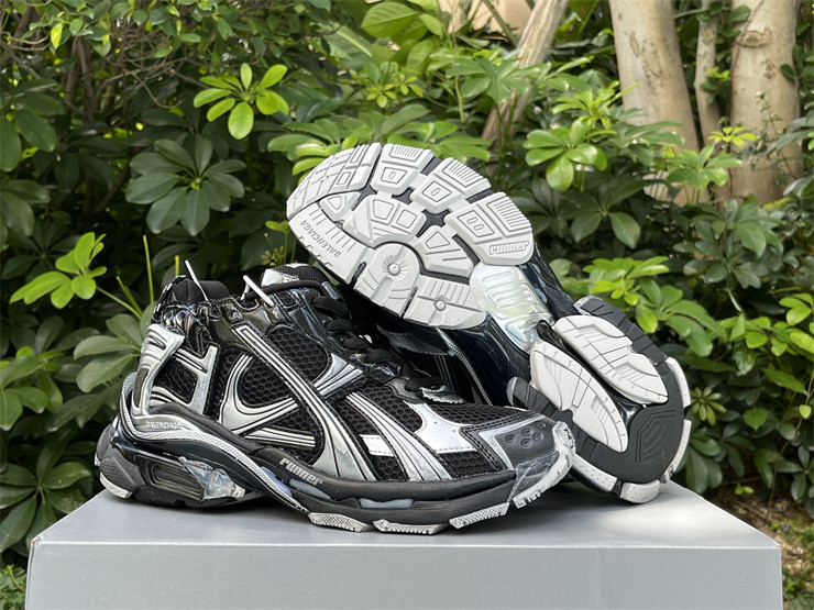 Balenciaga Runner 772767-W3RMU-1100