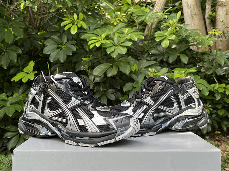 Balenciaga Runner 772767-W3RMU-1100