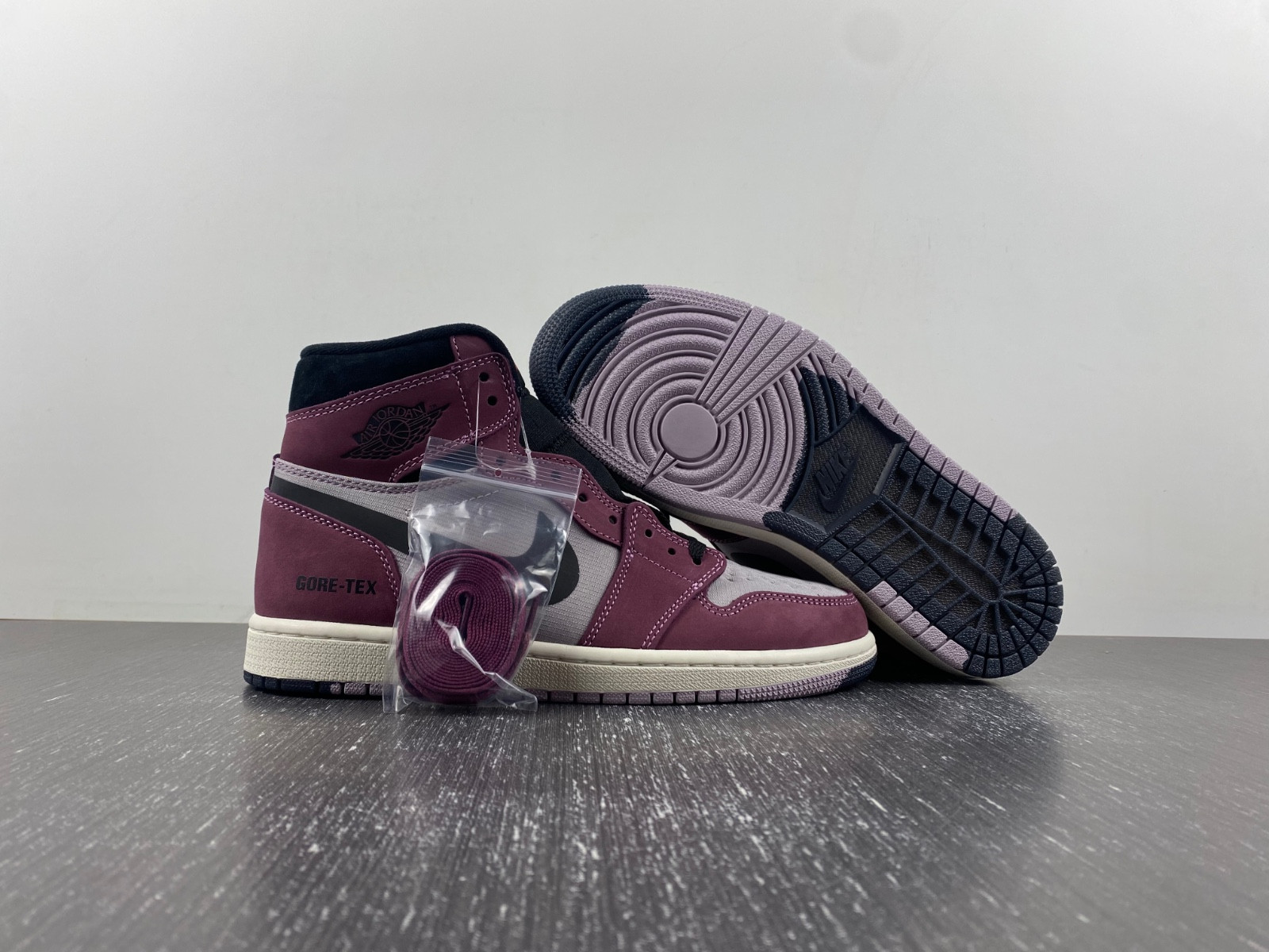 Jordan 1 High Element Gore-Tex Berry - DB2889-500