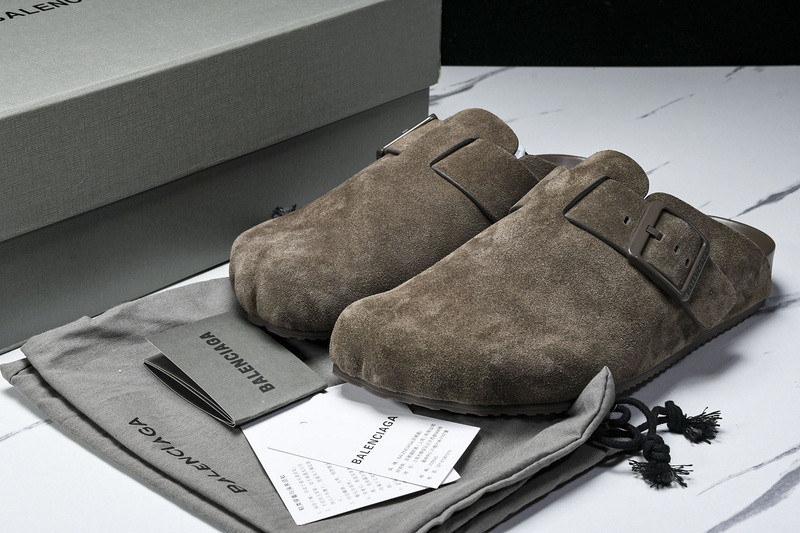 Ba*len*cia*ga Ba*len*cia*ga brown ‘sunday’ suede slides