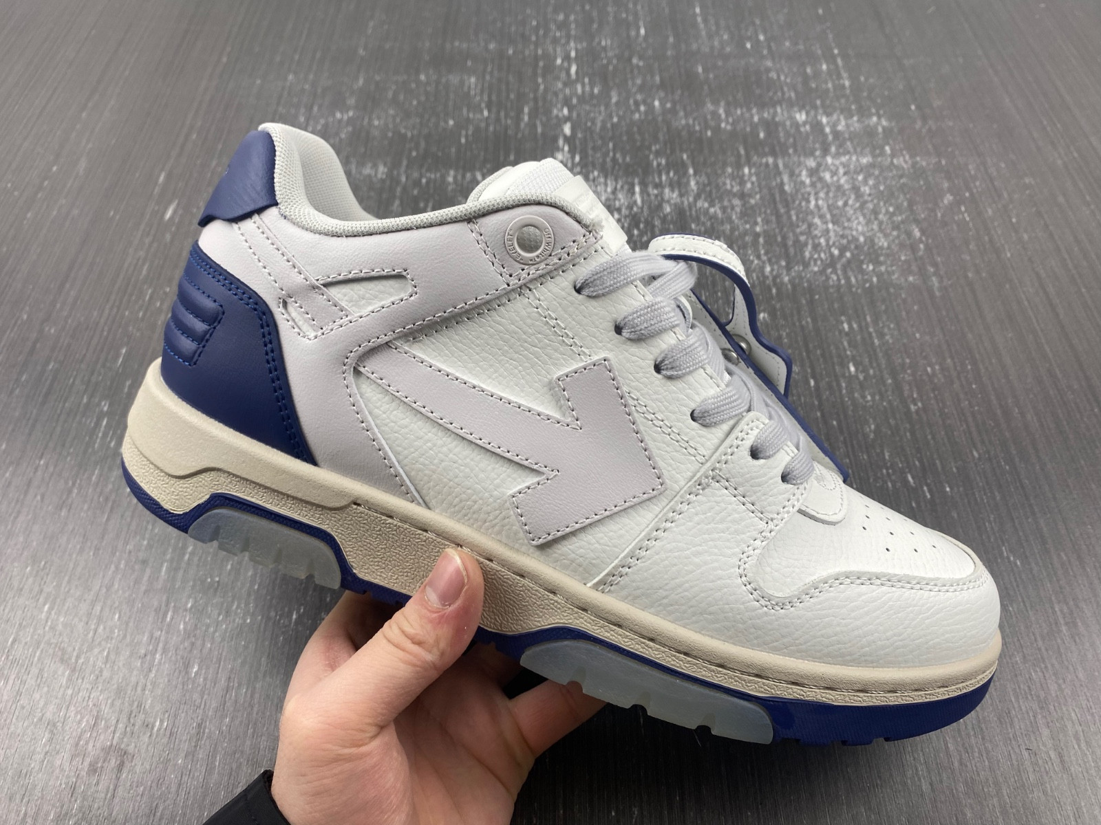 Off-White c/o Virgil Abloh