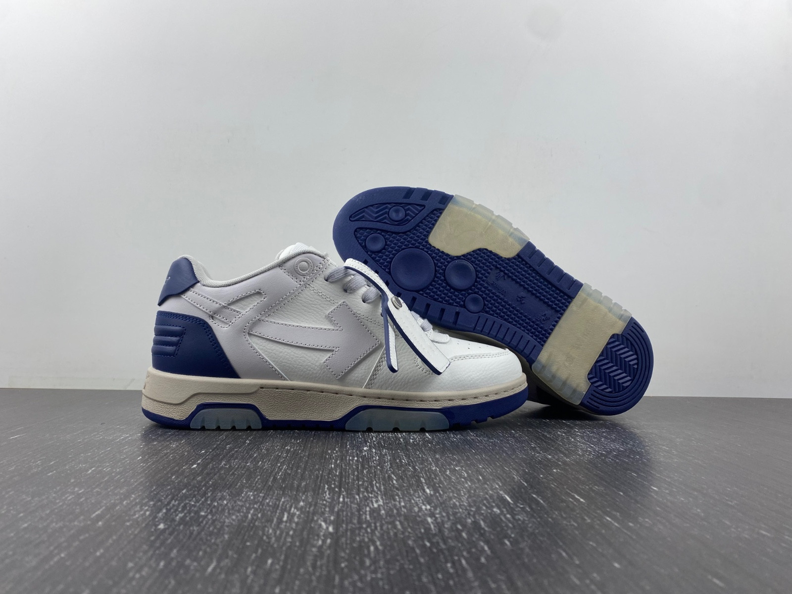 Off-White c/o Virgil Abloh