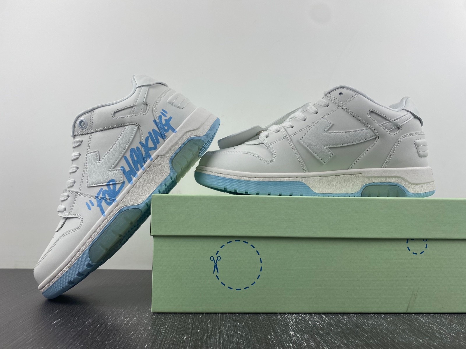 Off-White c/o Virgil Abloh