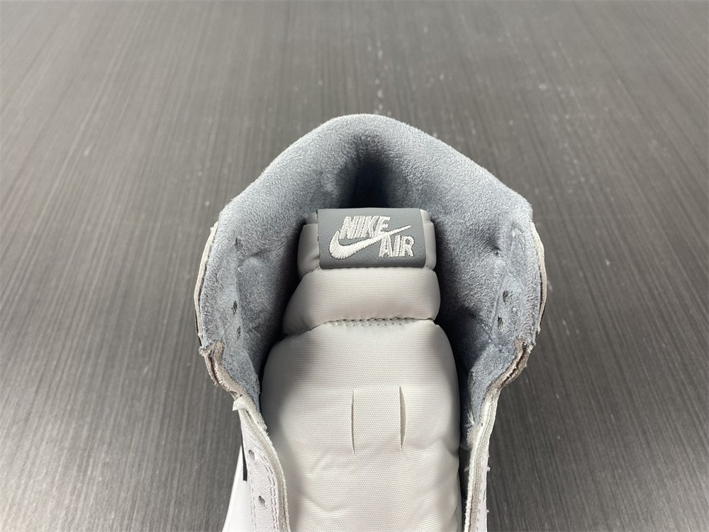 Air Jordan 1 High OG “Stealth” 555088-037