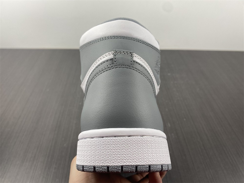 Air Jordan 1 High OG “Stealth” 555088-037