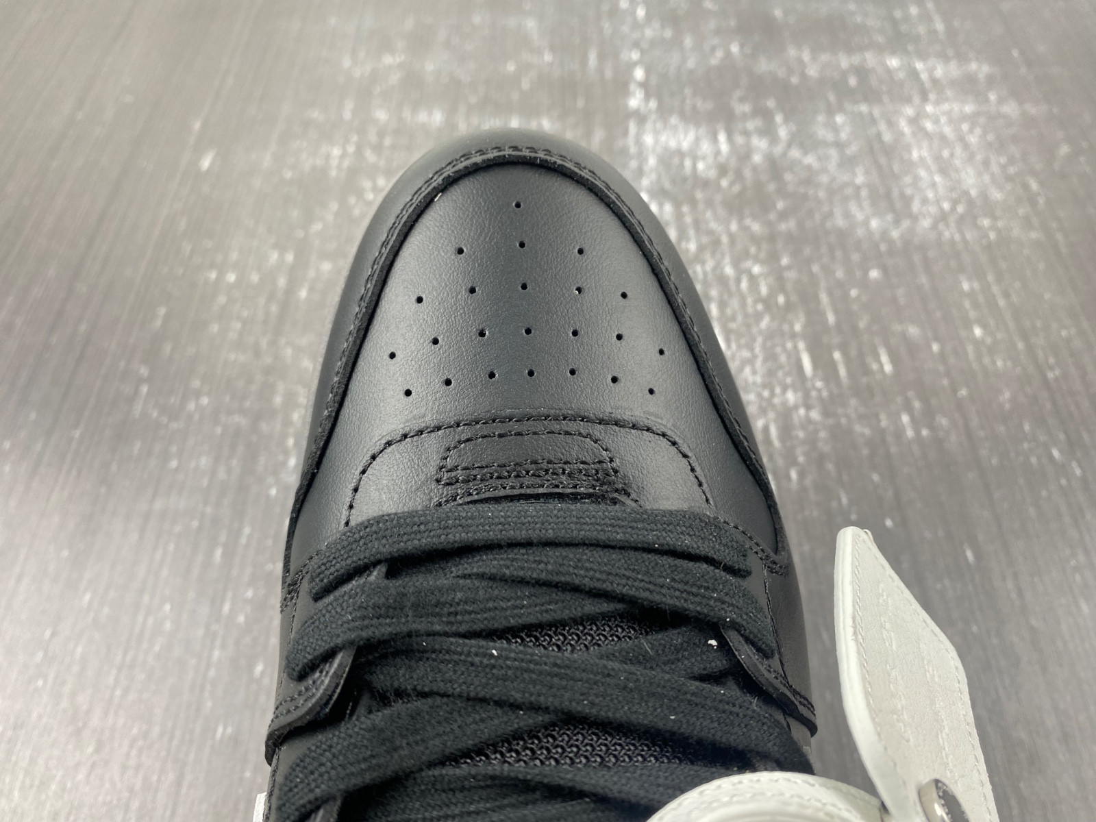 Off-White c/o Virgil Abloh