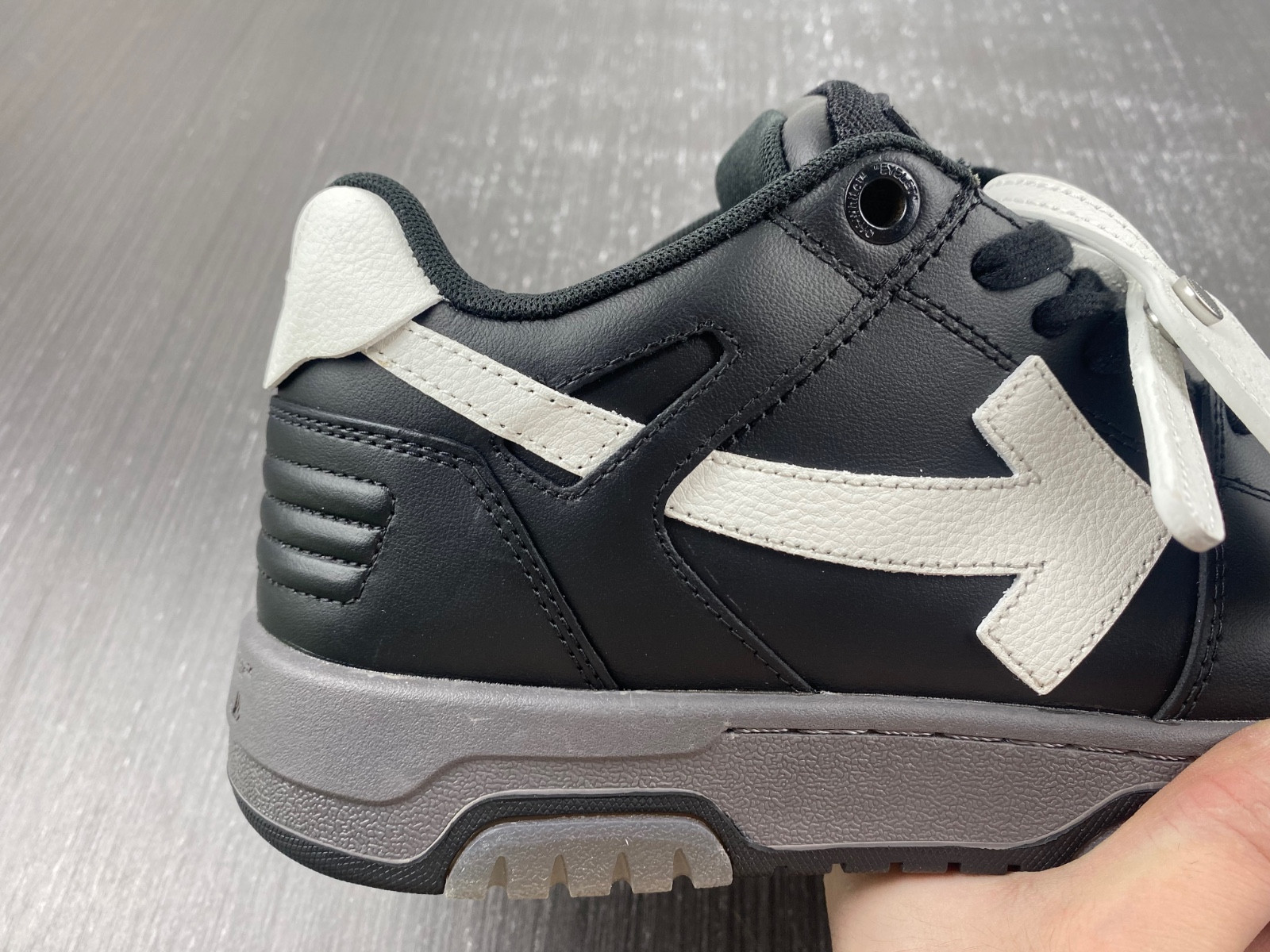 Off-White c/o Virgil Abloh