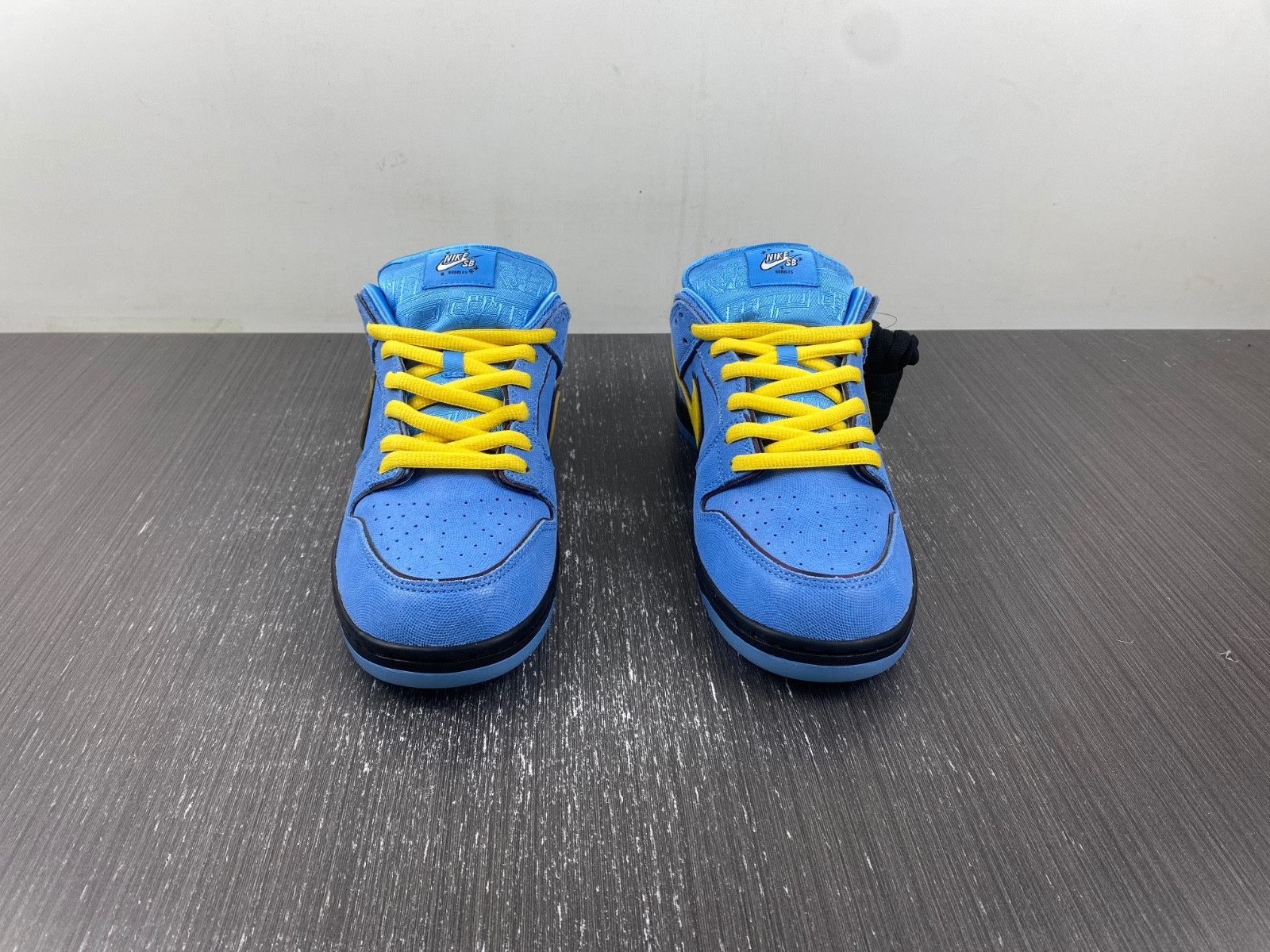 Nike THE POWERPUFF GIRLS X DUNK LOW PRO SB QS 