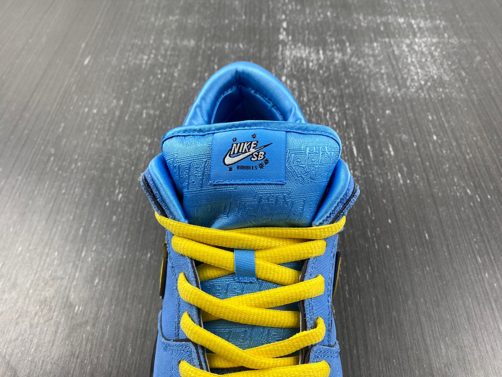 Nike THE POWERPUFF GIRLS X DUNK LOW PRO SB QS 