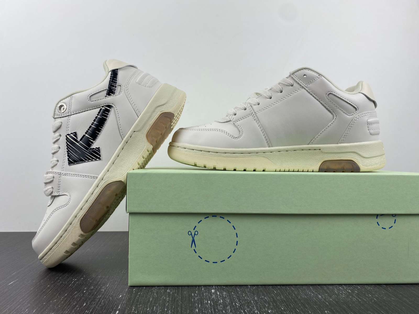 Off-White c/o Virgil Abloh