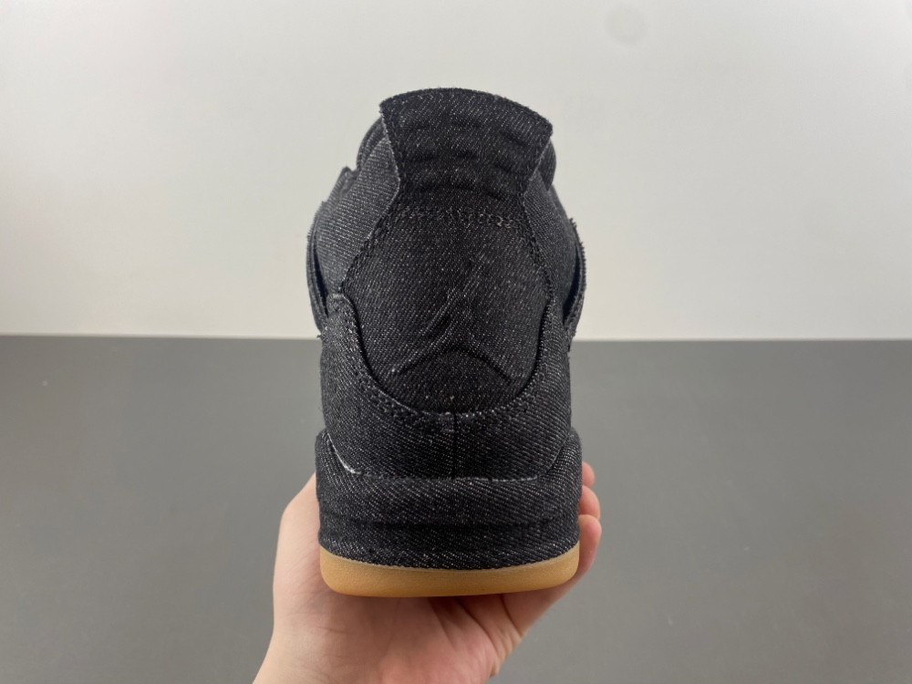 Levis x Air Jordan 4 “Taupe Haze”A02571-001