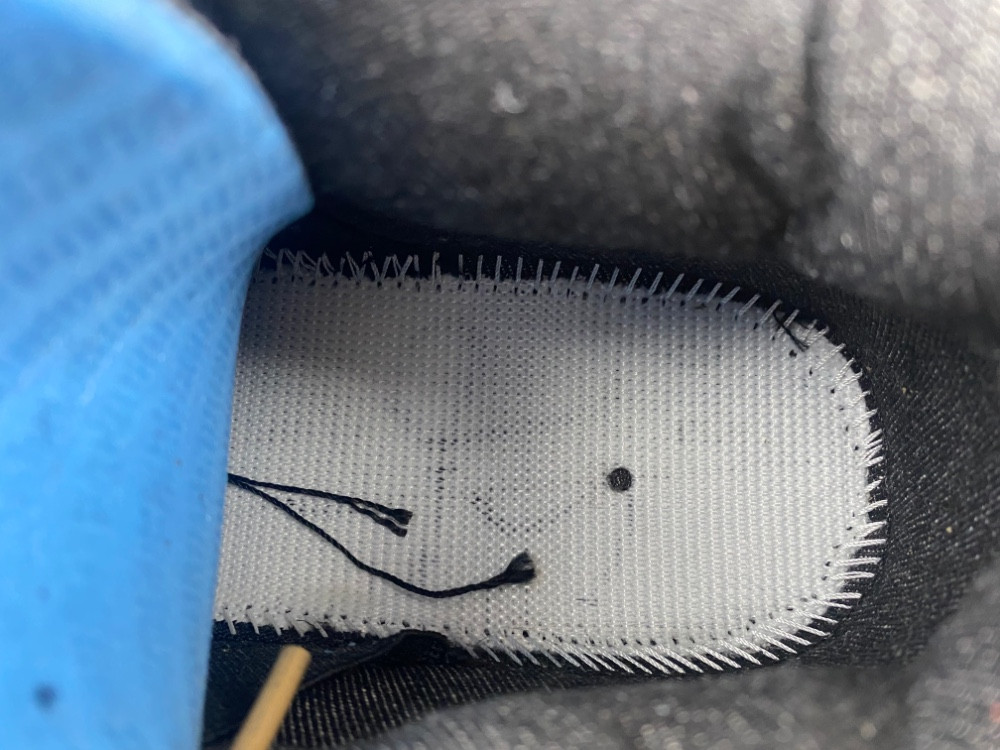 Levis x Air Jordan 4 “Taupe Haze”A02571-001