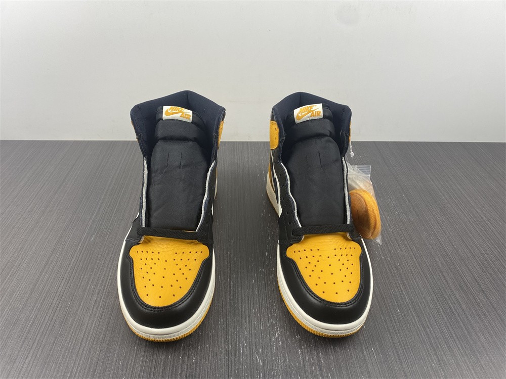 Air Jordan 1 High OG “Yellow Toe” 555088-711