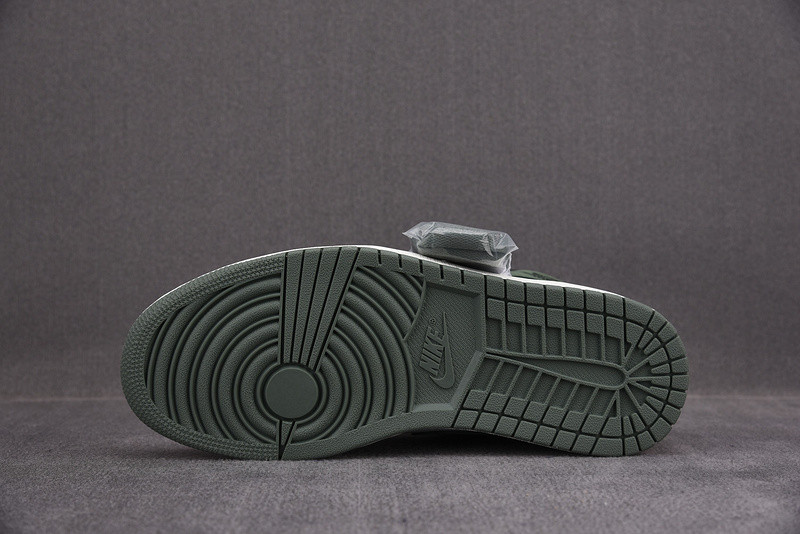 Jordan 1 Retro High Clay Green 555088-135