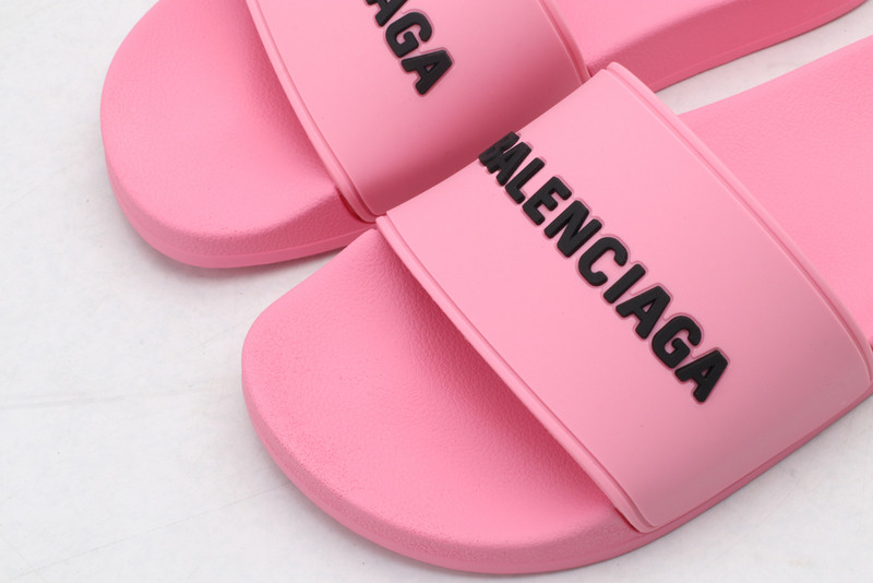 Ba*len*cia*ga pink slides