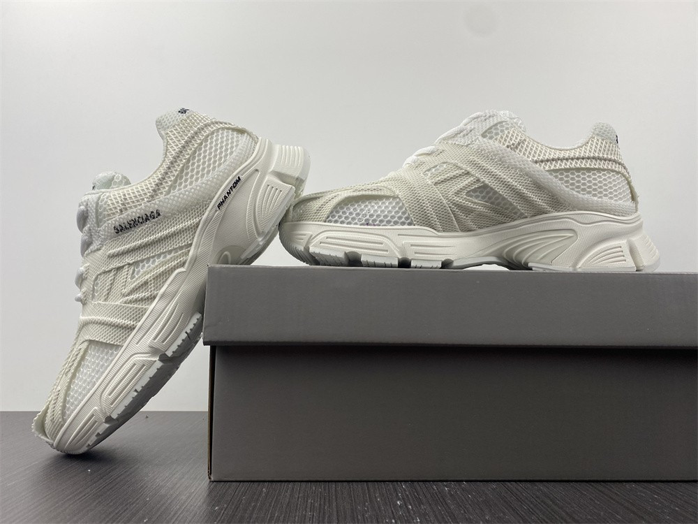 Ba*len*cia*ga phantom sneaker