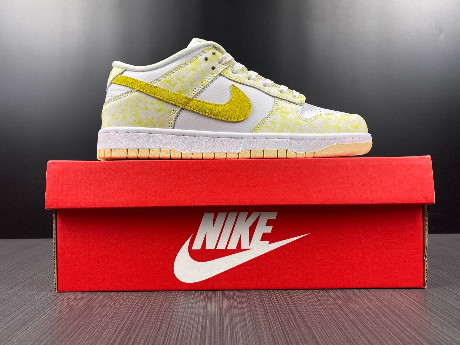 NIKE DUNK LOW “YELLOW STRIKE” DM9467-700
