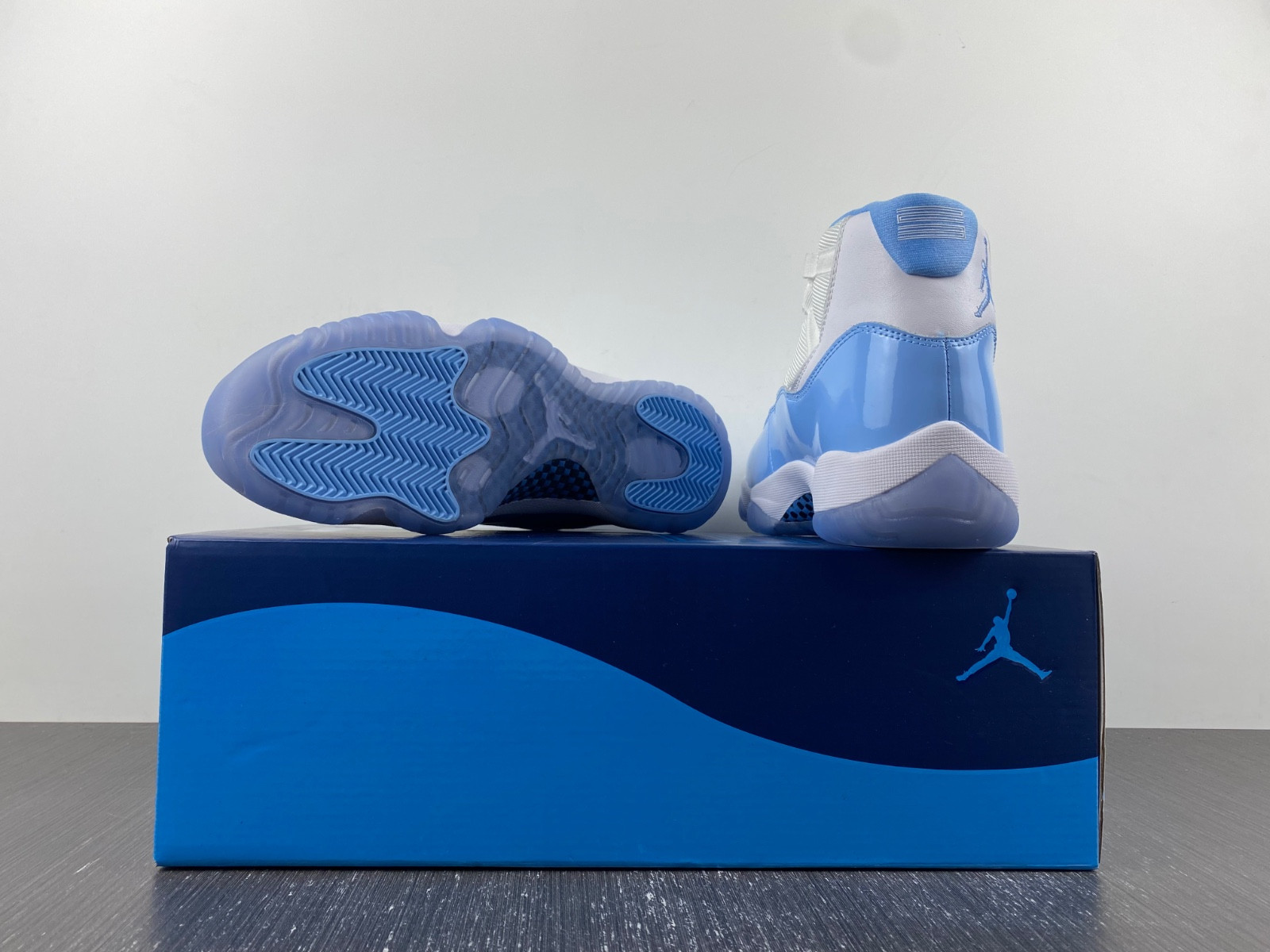 Air Jordan 11 WMNS CT8012-141