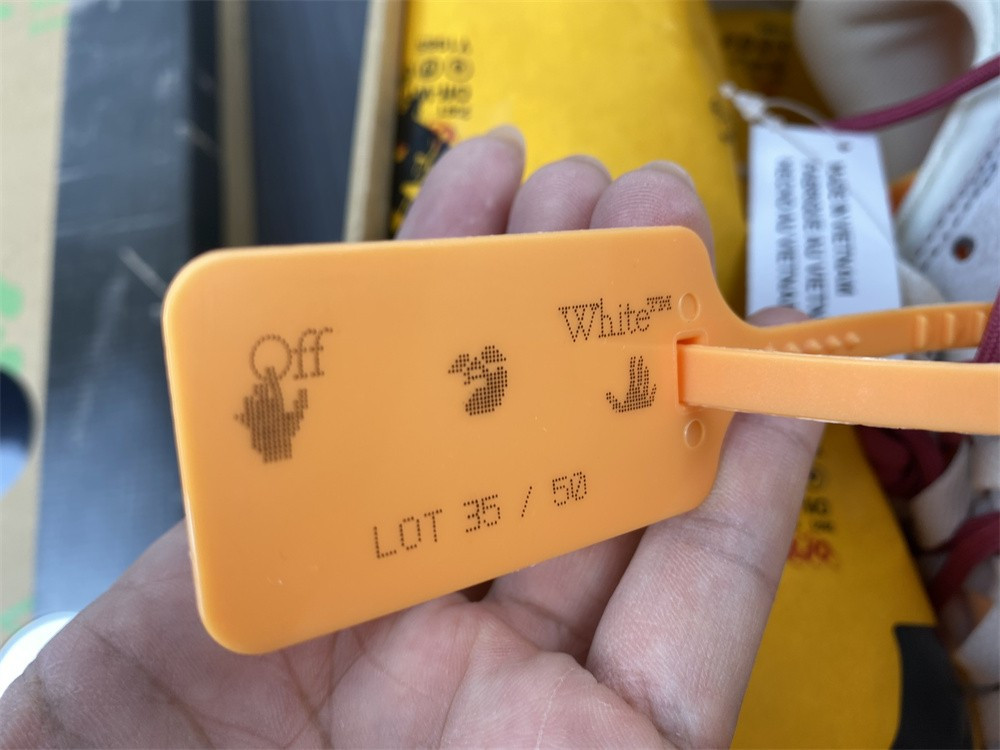 NIKE DUNK LOW OW LOT 6 OF 50 DM1602-110