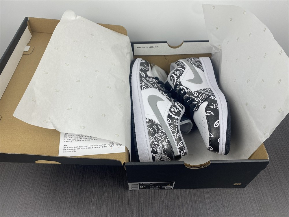 AIR JORDAN 1 LOW BLACK WHITE GREY 553558-040