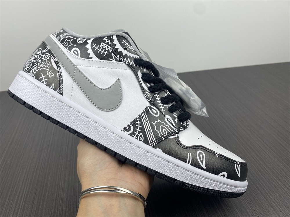 AIR JORDAN 1 LOW BLACK WHITE GREY 553558-040