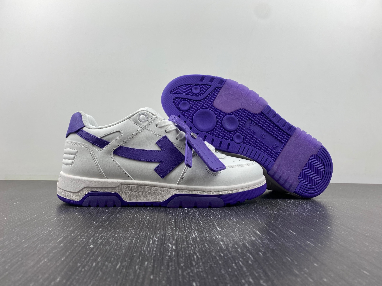 Off-White c/o Virgil Abloh