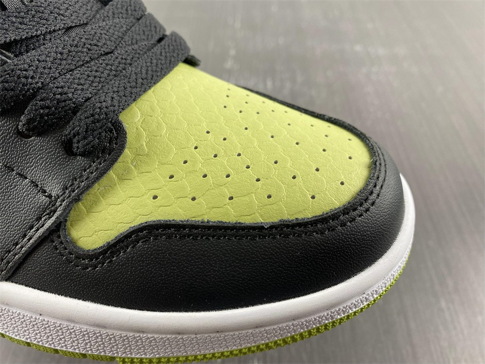 Jordan 1 Low Snakeskin Vivid Green (W) DX4446-301