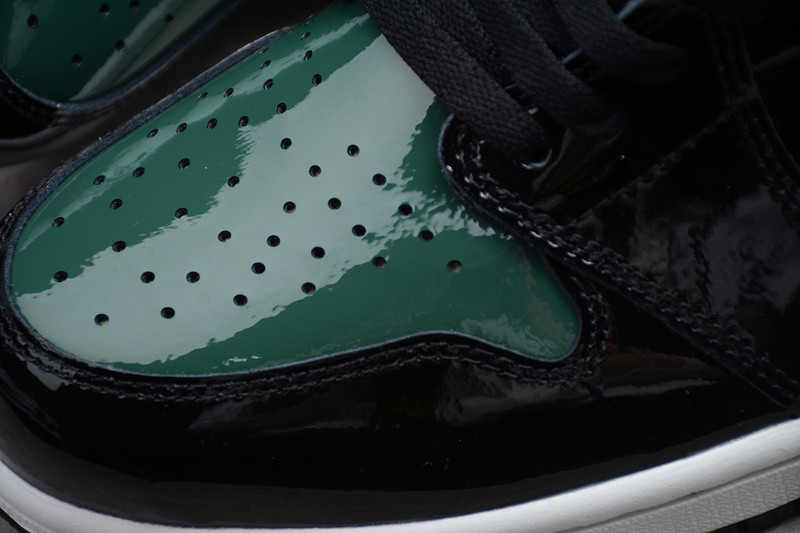 AIR JORDAN 1 HIGH OG "SOLEFLY FRIENDS & FAMILY" AV3905-038