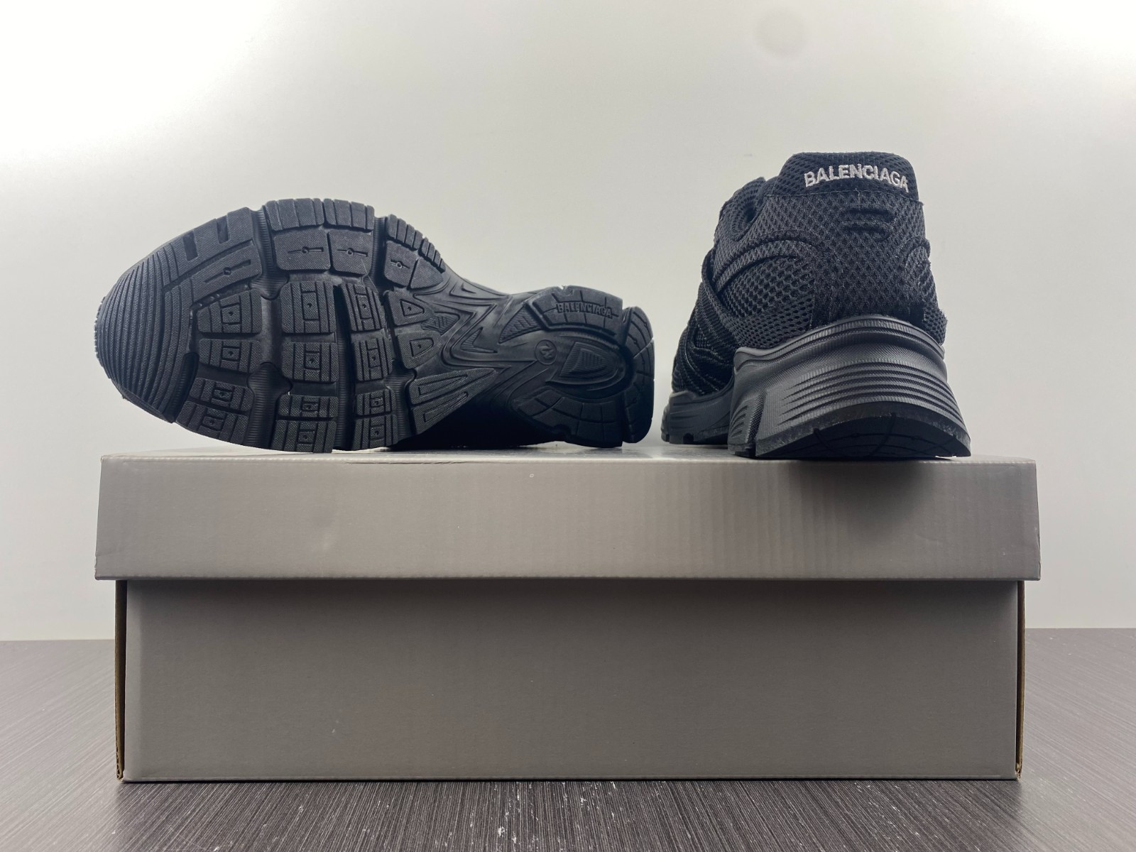 Ba*len*cia*ga phantom sneaker