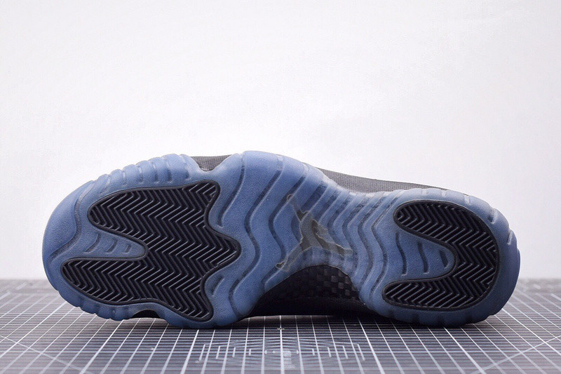 AIR JORDAN 11 RETRO CAP AND GOWN 378037-005