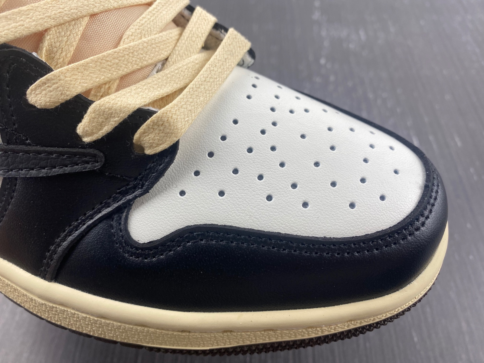 Travis Scott x Air Jordan 1 Low Dark Mocha Black CQ4277-105