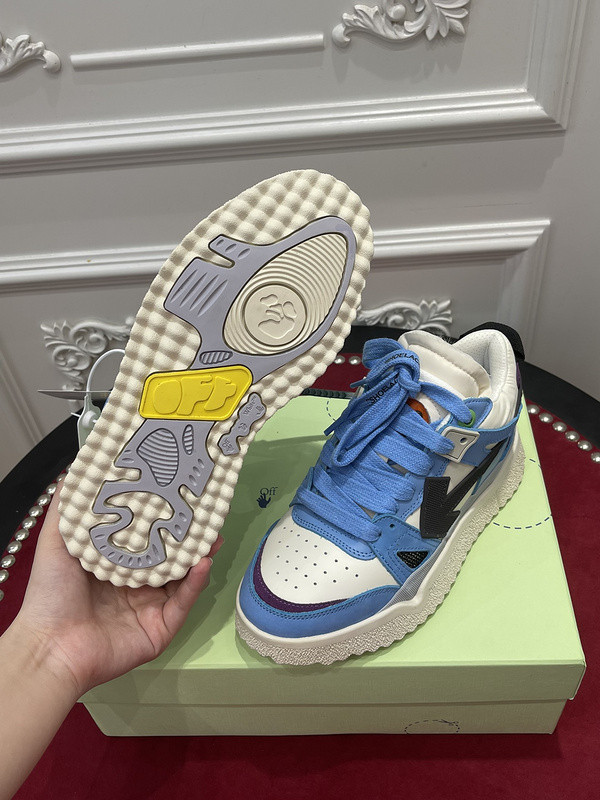 Off-White c/o Virgil Abloh