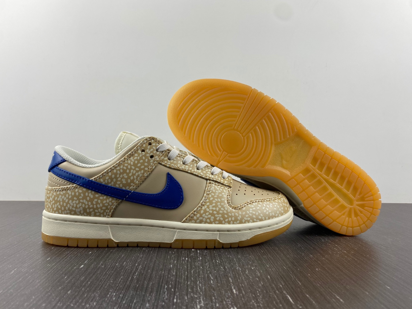Nike Dunk Low "Sesame Seed Bun" DZ4853-200