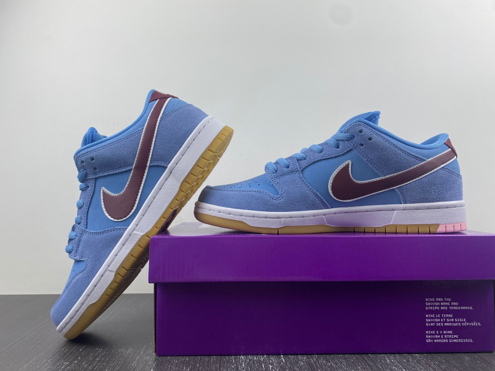 Nike SB Dunk Low Philadelphia Phillies - DQ4040-400