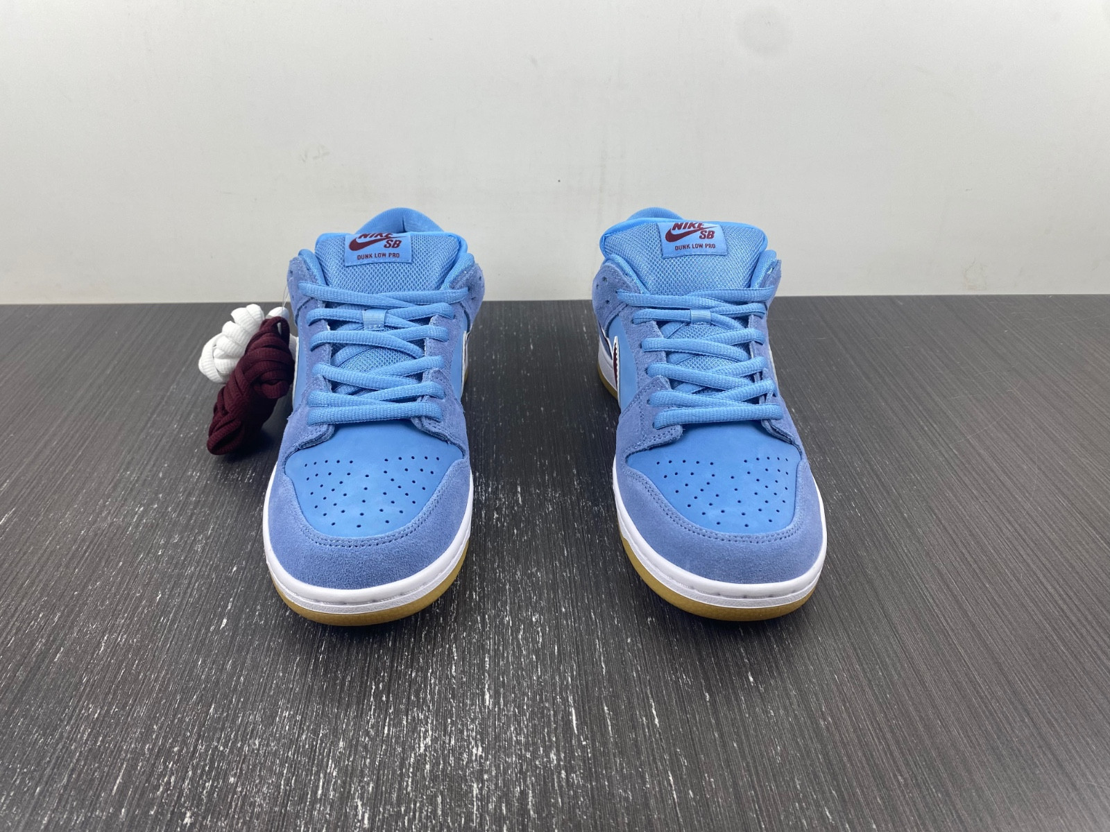 Nike SB Dunk Low Philadelphia Phillies - DQ4040-400