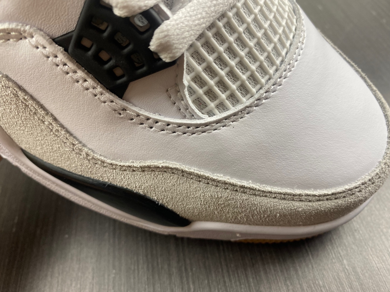 NIKE SB X AIR JORDAN 4 DR5415-100