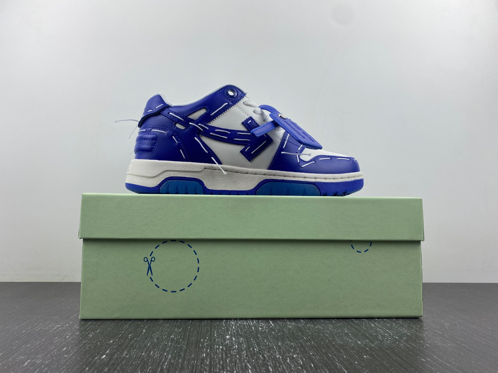 Off-White c/o Virgil Abloh