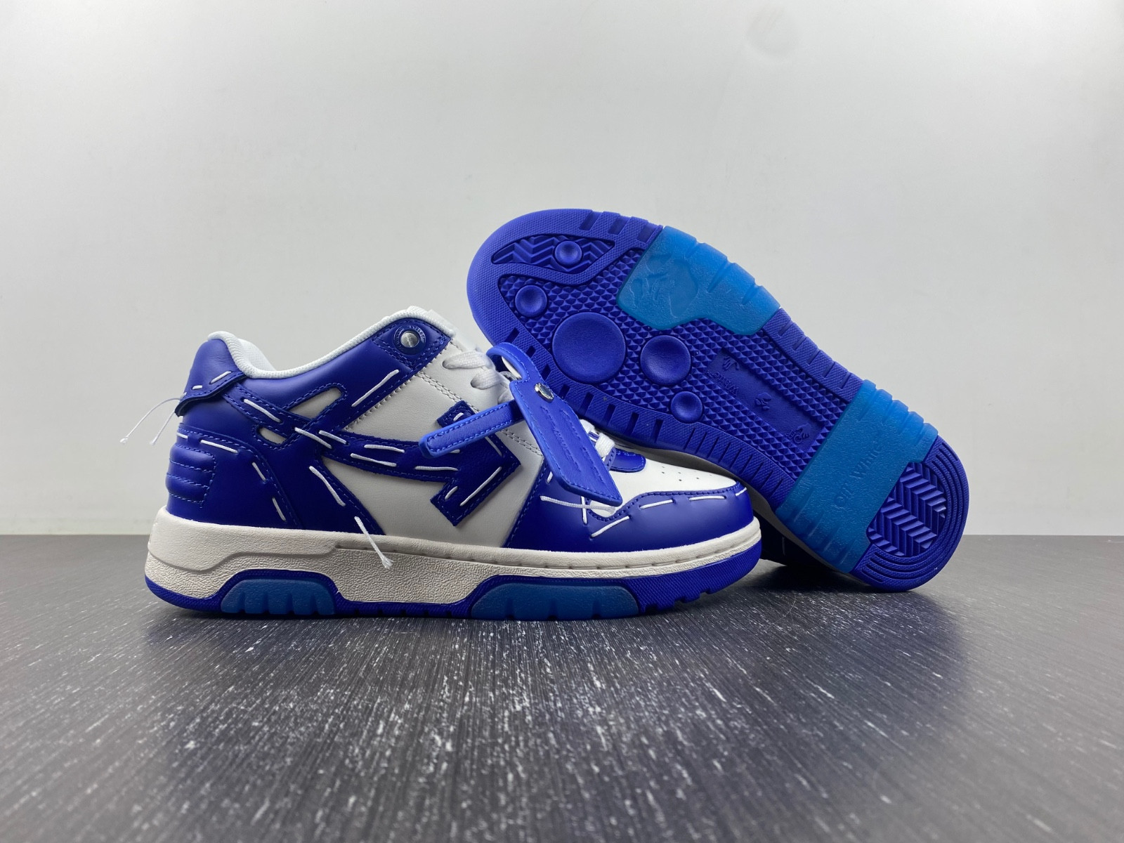 Off-White c/o Virgil Abloh