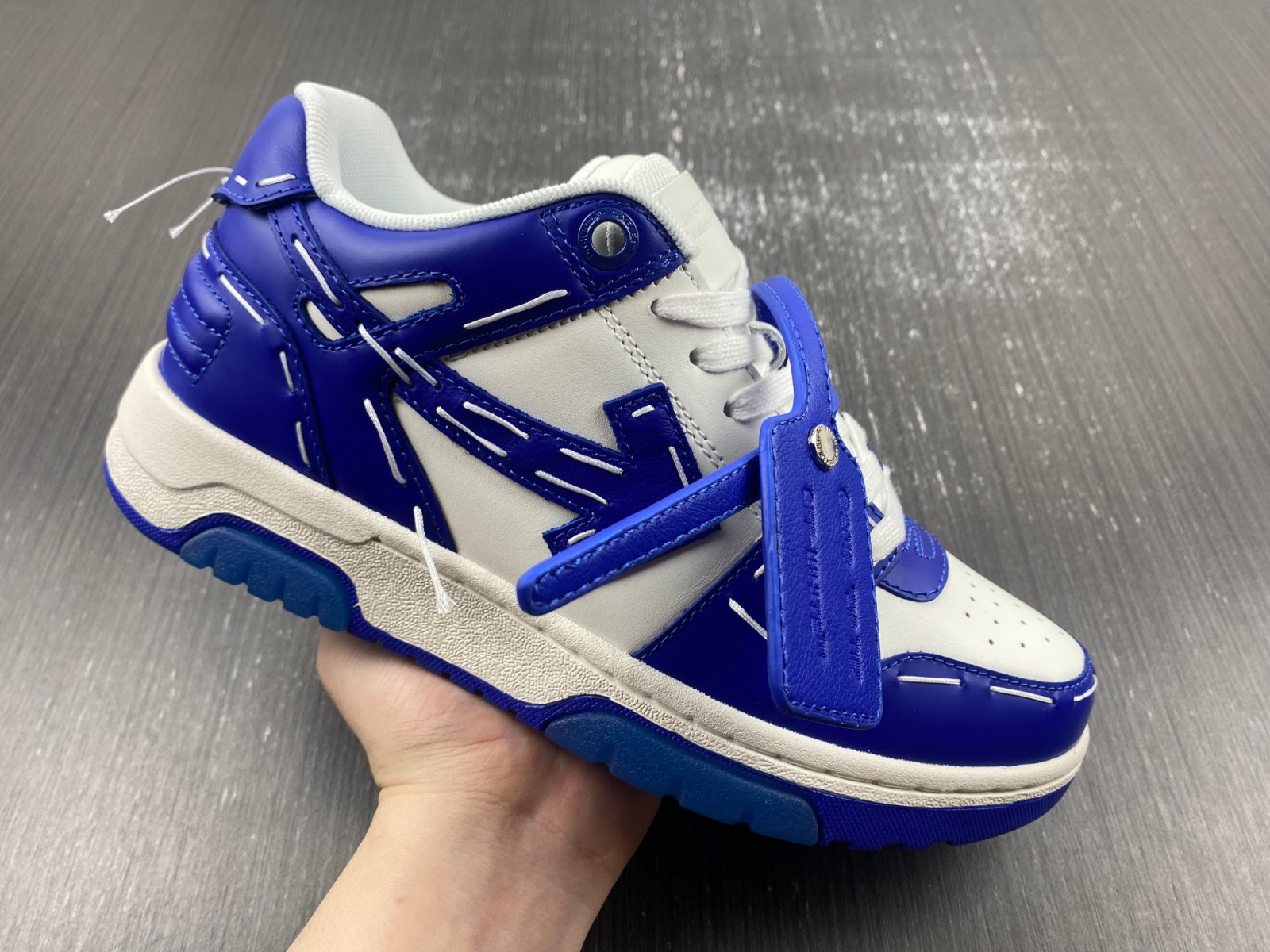 Off-White c/o Virgil Abloh