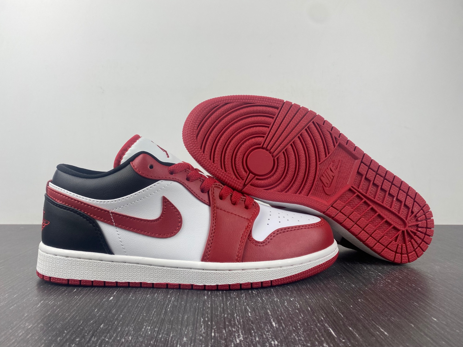 Jordan 1 Low Reverse Black Toe (W) - DC0774-160