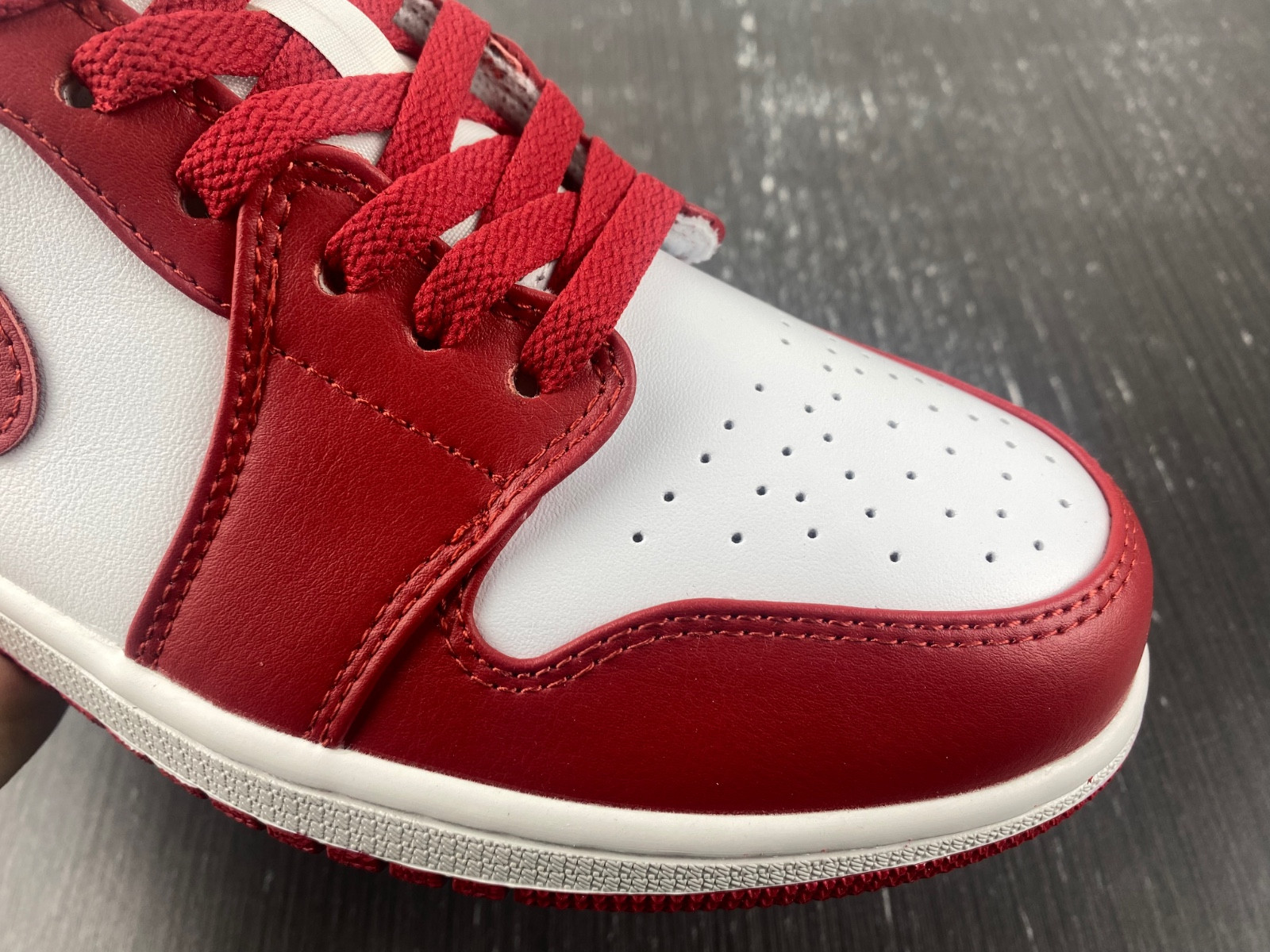 Jordan 1 Low Reverse Black Toe (W) - DC0774-160