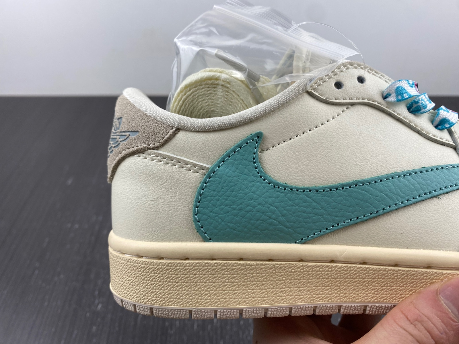 Travis Scott x Air Jordan 1 Low OG DM7866-102